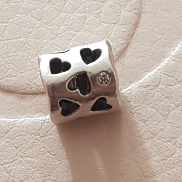 Pandora tunneled love charm - Picture 6 of 9